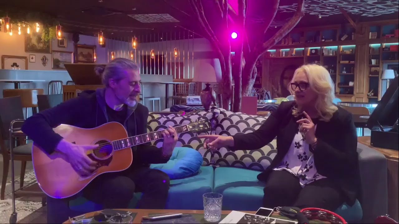 Palmyre Renucci et  Jimi Lovovic en live acoustique au Nomah